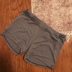 Jo and Jax under short